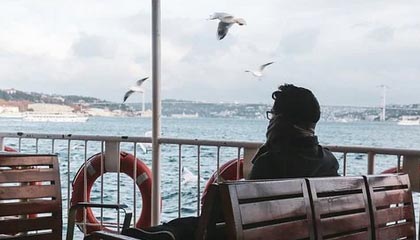 父母离婚,儿子成年后起诉父亲索要抚养费;法院驳回:孩子应感恩父母,并提升能力