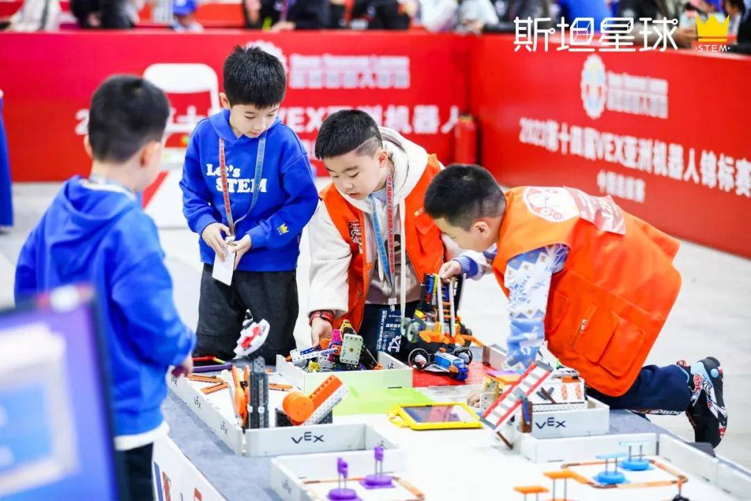这也太City了！VEXer打卡胜地！斯坦星球VEX机器人精英训练基地登陆上海湾！