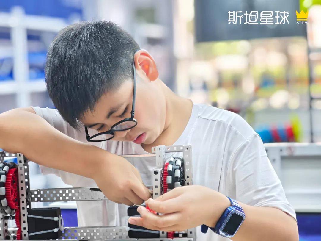 这也太City了！VEXer打卡胜地！斯坦星球VEX机器人精英训练基地登陆上海湾！