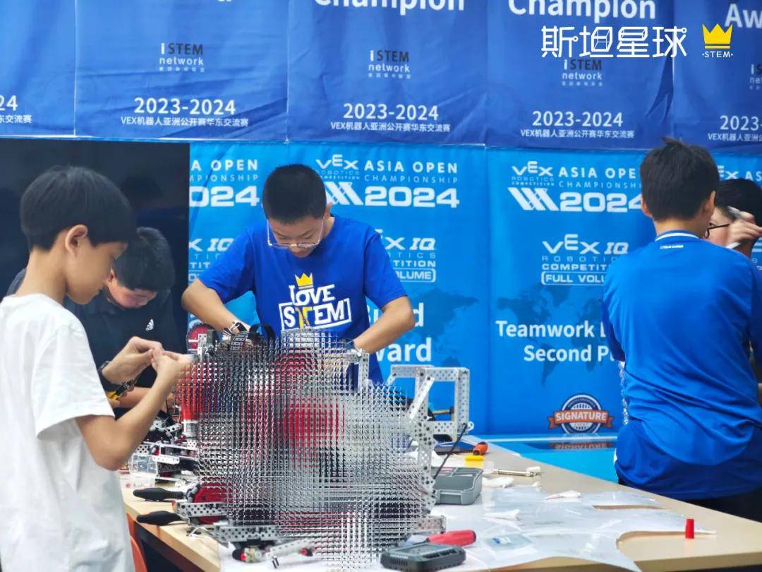 这也太City了！VEXer打卡胜地！斯坦星球VEX机器人精英训练基地登陆上海湾！