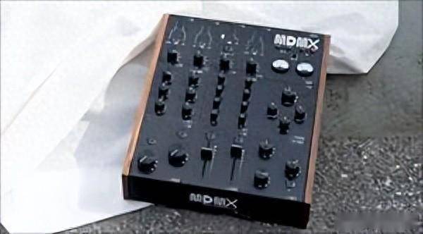 Menura Audio 推出适用于Eurorack 的模块化 DJ 混音台 MDMX