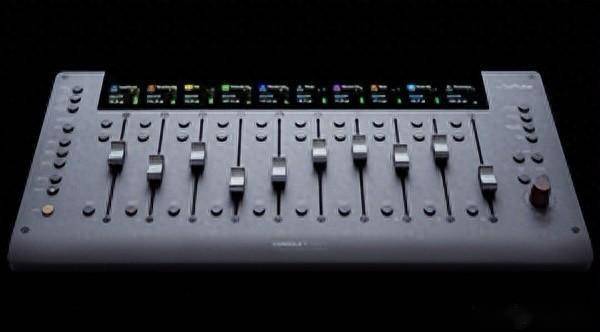 Softube 发布Console 1 Fader MK3 是一款适用于DAW 的 MIDI 控台控制器