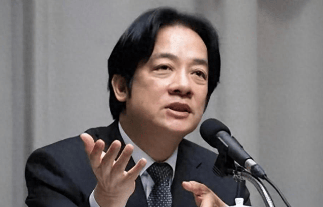 珠海航展现场，台前海军舰长突然情绪失控！当众只说了一句话