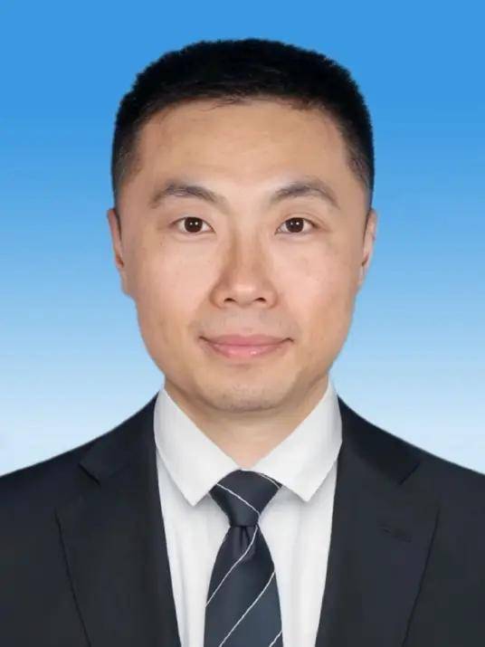 吴泽桐任珠海市代理市长，乔雷任珠海市公安局局长