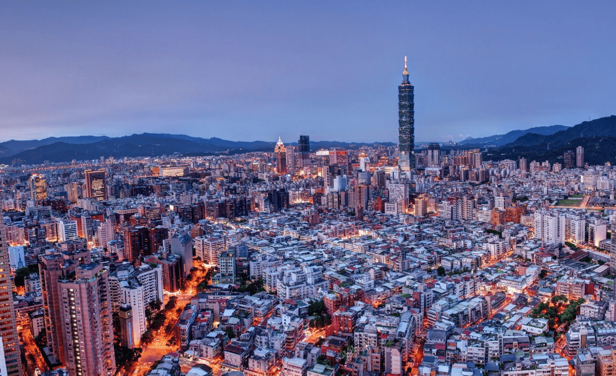 大陆被激怒！大批军火连夜抵台，紧急关头，国防部称呼彻底大变