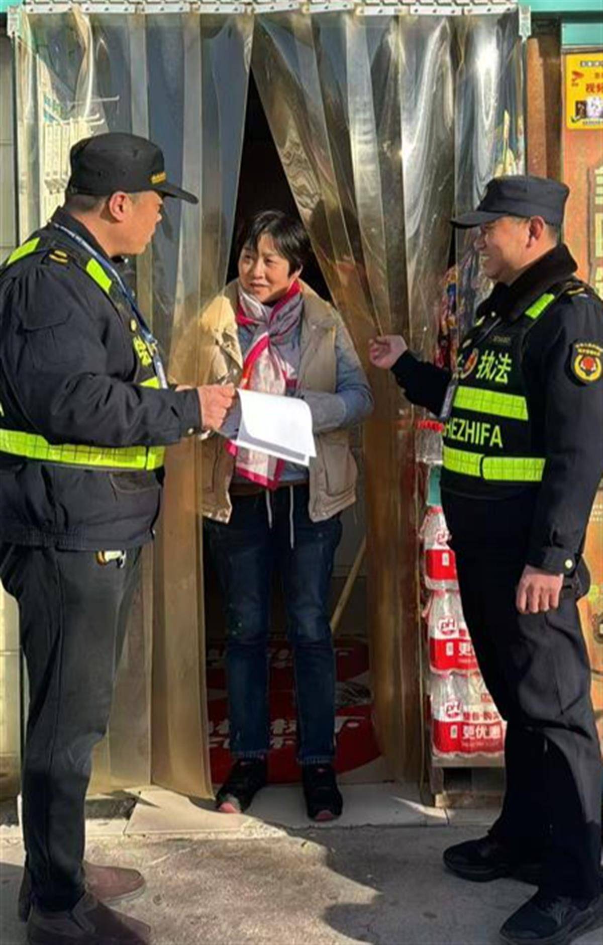 城管回应督促商户出摊：想让他们多赚点钱