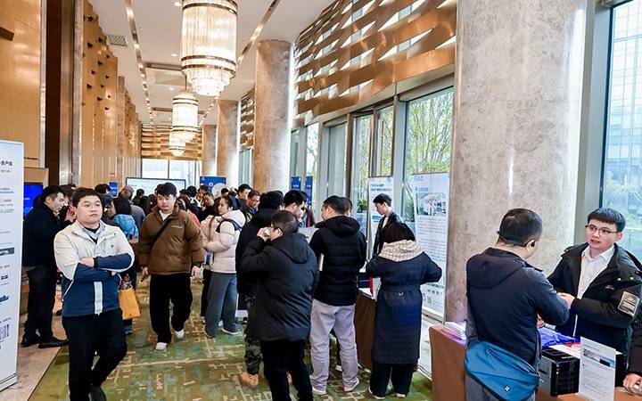华为贵州昇腾DeepSeek沙龙论坛在贵阳举办 与会专家探讨行业趋势