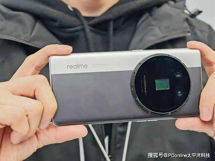 MWC 2025亮点直击：概念手机产品大赏，这是未来手机的新形态？