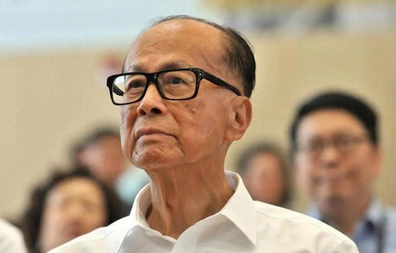 大反转！97岁李嘉诚赌输了？中方直接反将一军，长和蒸发323亿