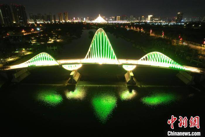 陕西咸阳平沙落雁桥夜景如画