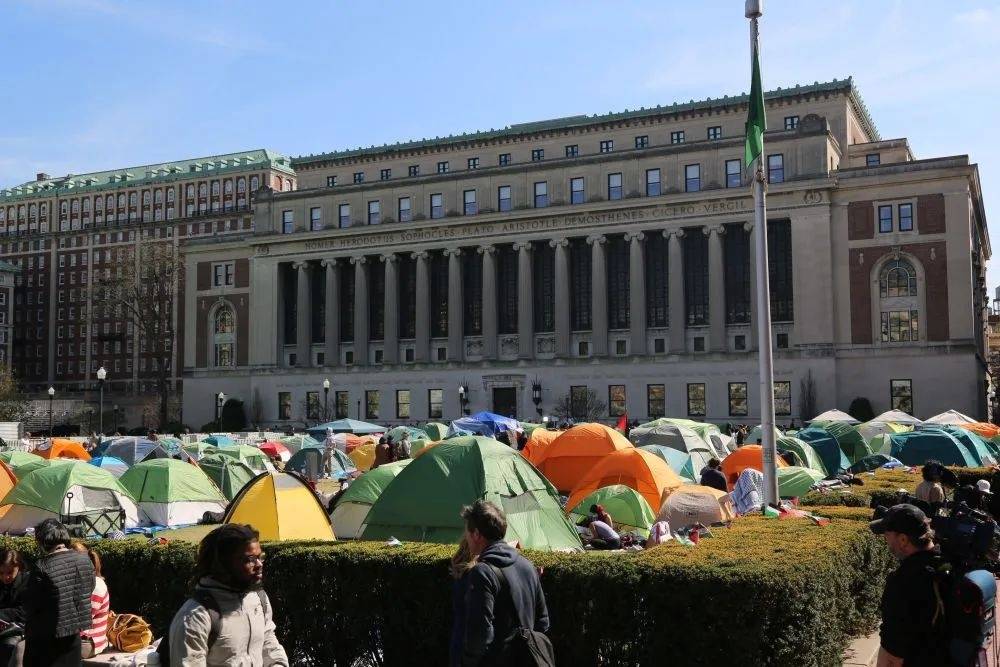 现有国际生或失去合法身份，哈佛回应“被禁招国际学生”，美多所高校遭打压