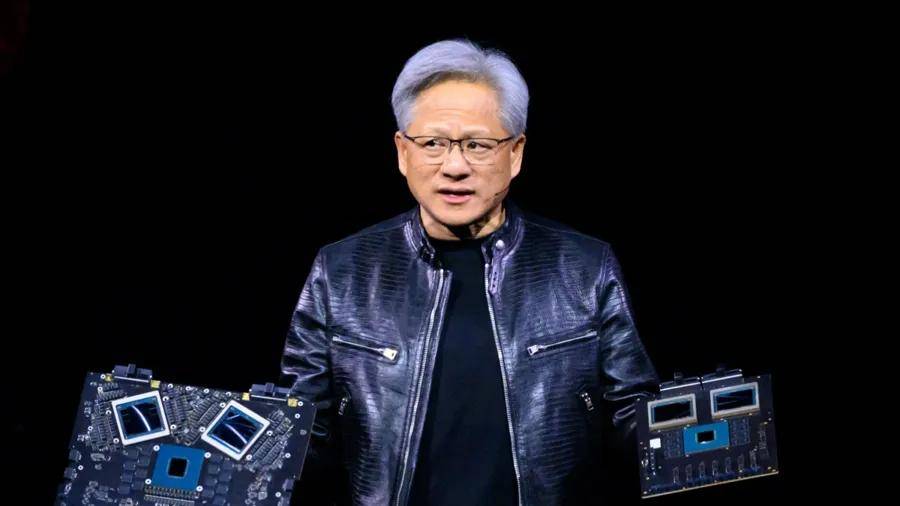 大热天穿皮衣露天与雷军合影？黄仁勋年内第三次来华，现身北京！