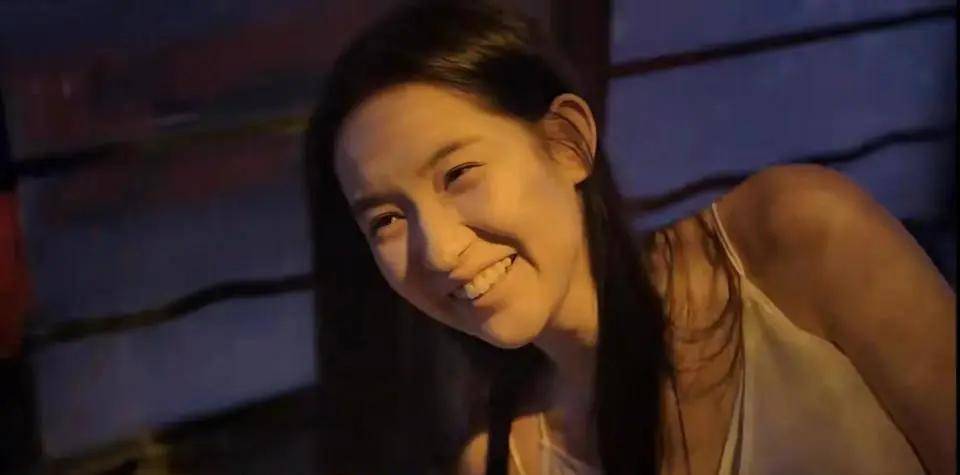 “耿直”的95小花王玉雯火了，被评“活人感好重”