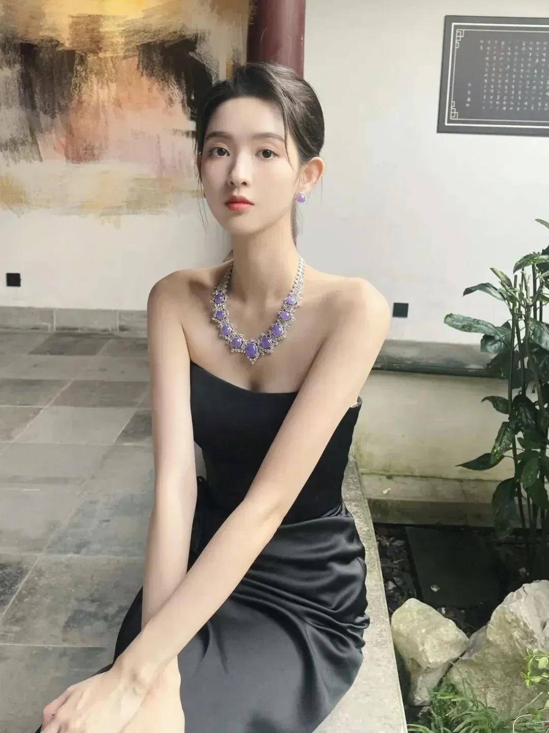 “耿直”的95小花王玉雯火了，被评“活人感好重”