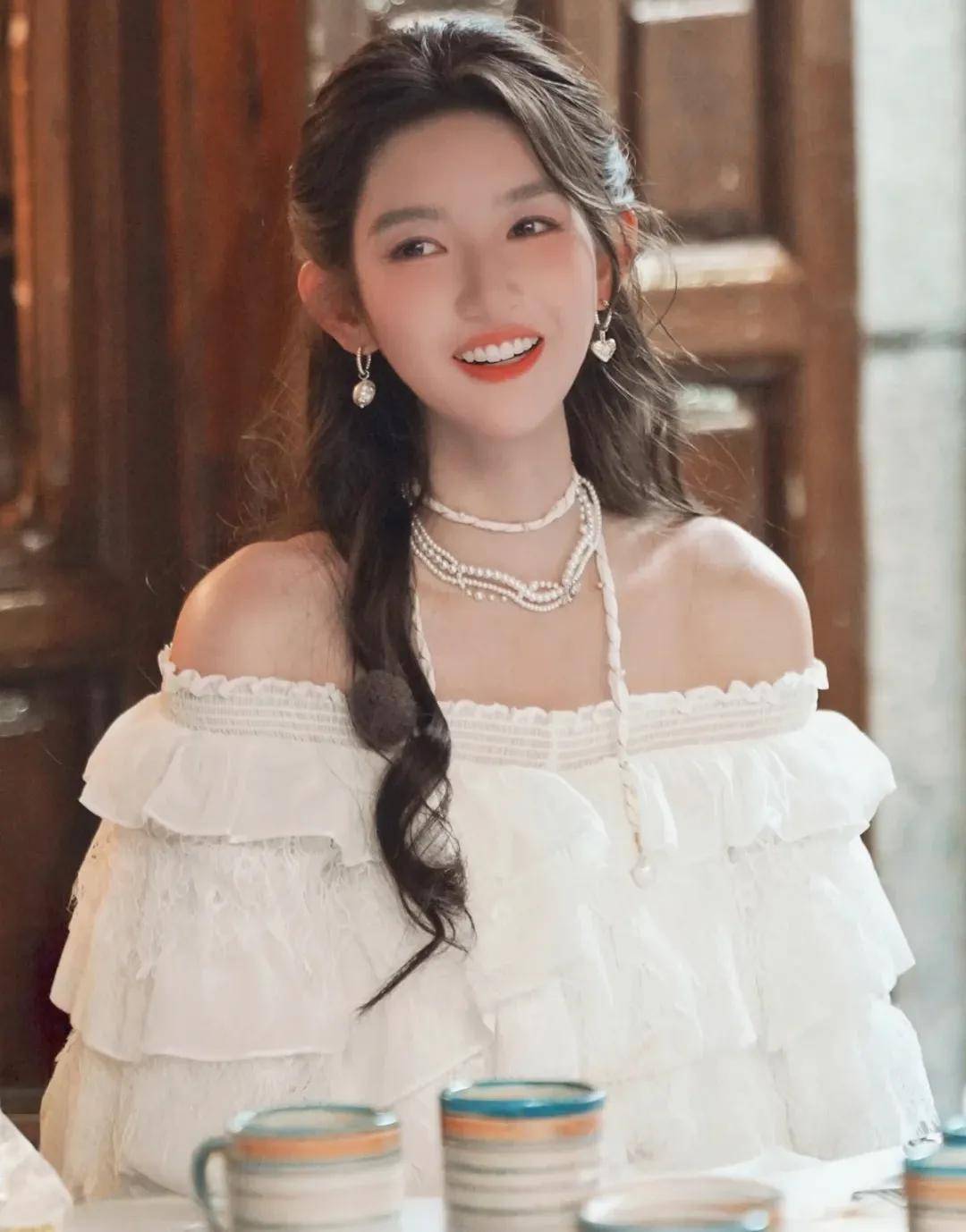 “耿直”的95小花王玉雯火了，被评“活人感好重”