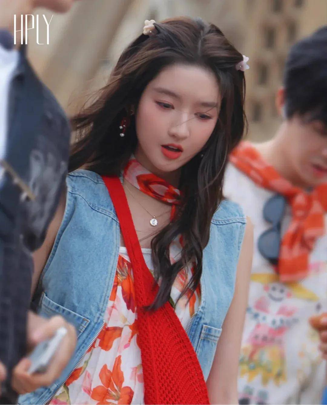 “耿直”的95小花王玉雯火了，被评“活人感好重”