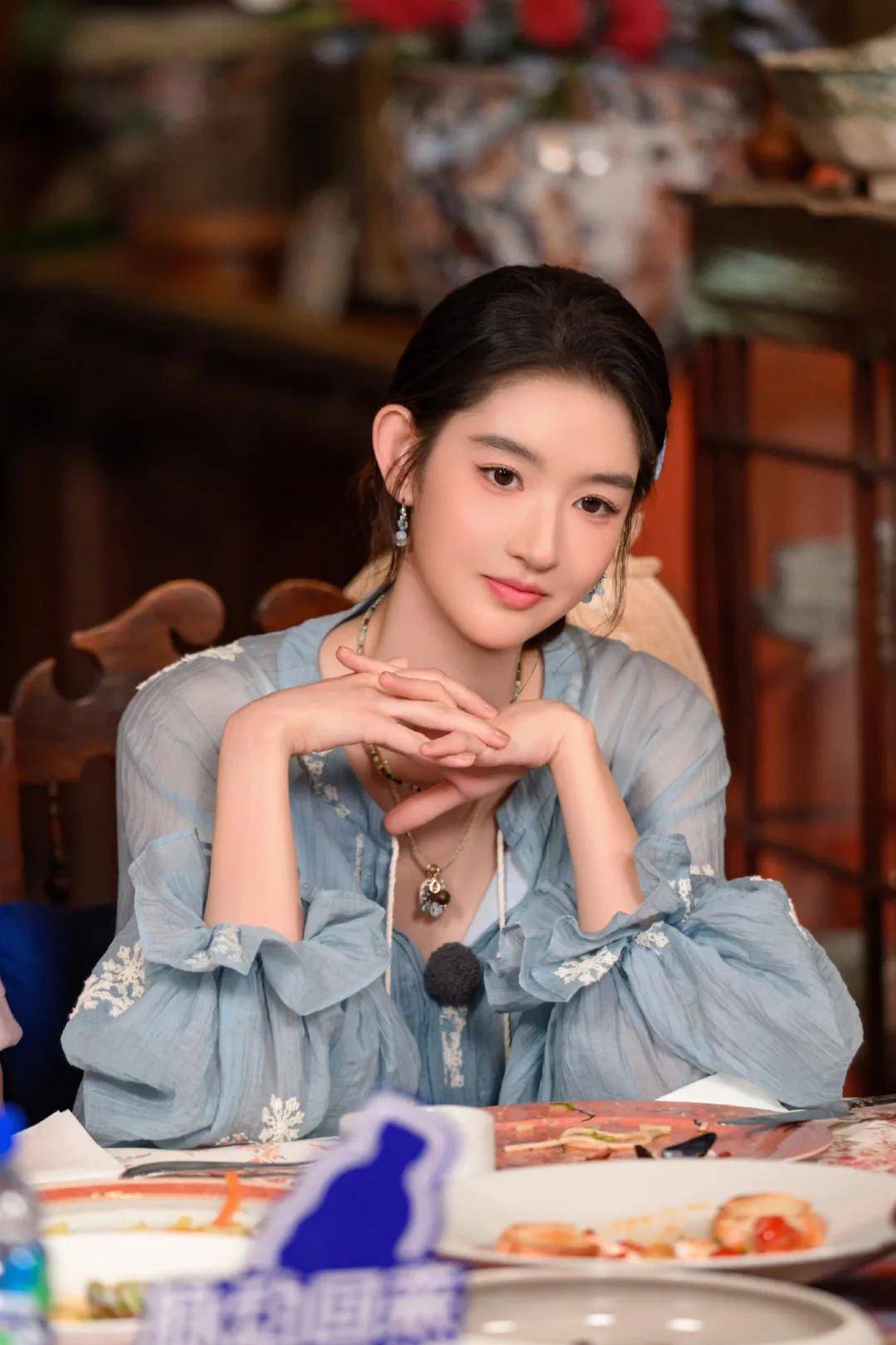 “耿直”的95小花王玉雯火了，被评“活人感好重”