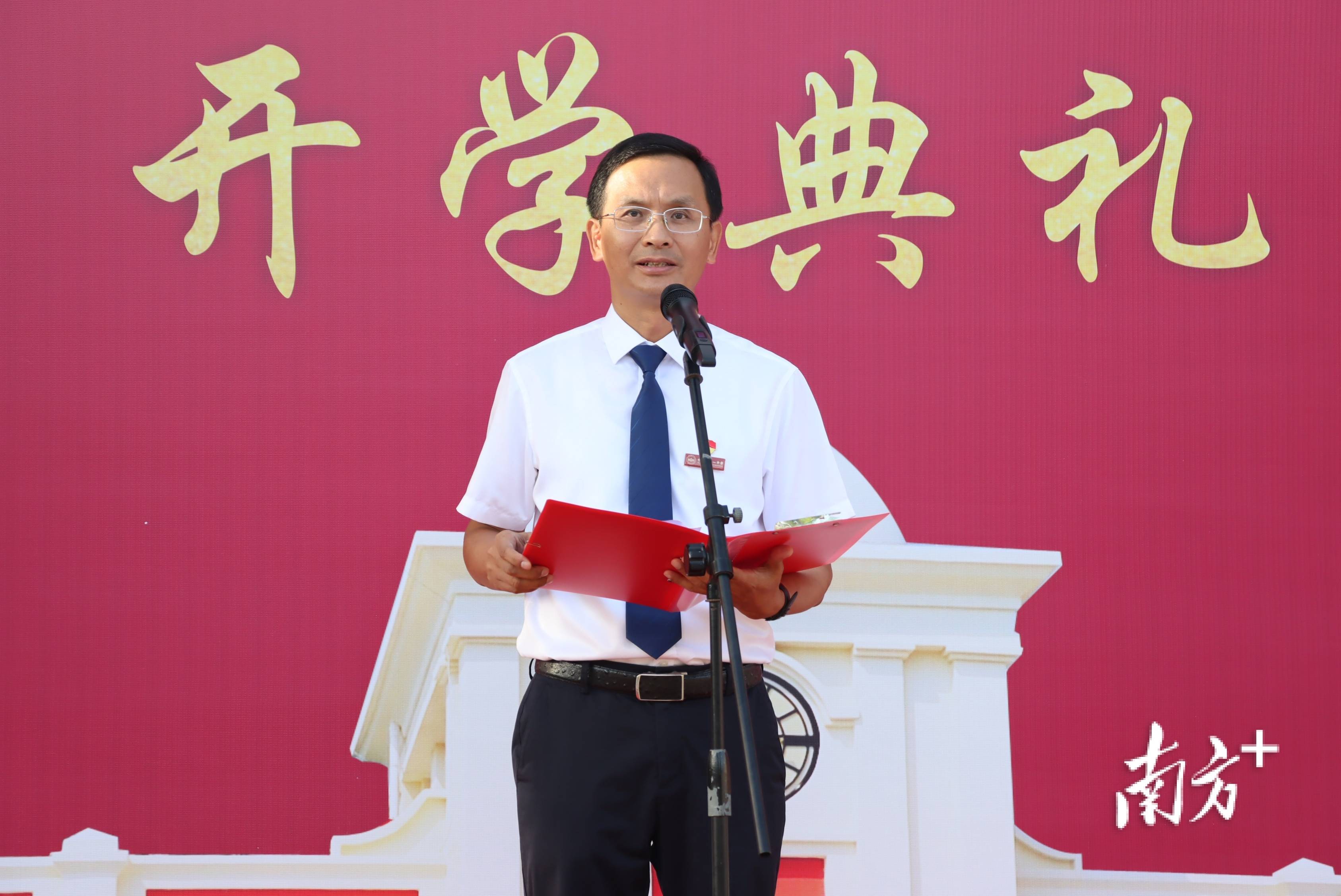 中山市第一中学党委书记王锡文：让教育回归本真｜书记说