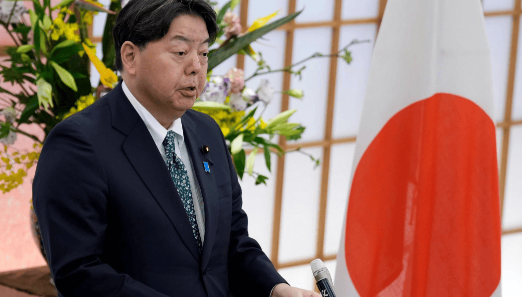 中方制裁“汉奸”石平后,日本对华连出两刀,国防部回应八个字