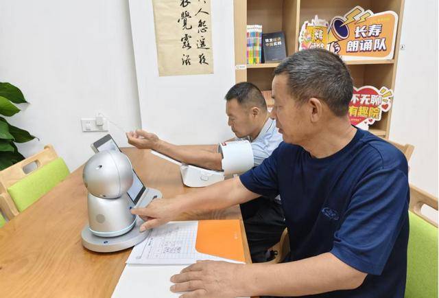 大浪“银发健康小屋”打造智慧养老新体验，温情守护“银发族”