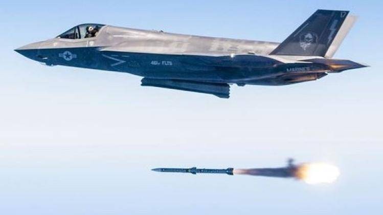 终于追上霹雳15了!美军300亿美元研发AIM260,碰上霹雳17咋办?