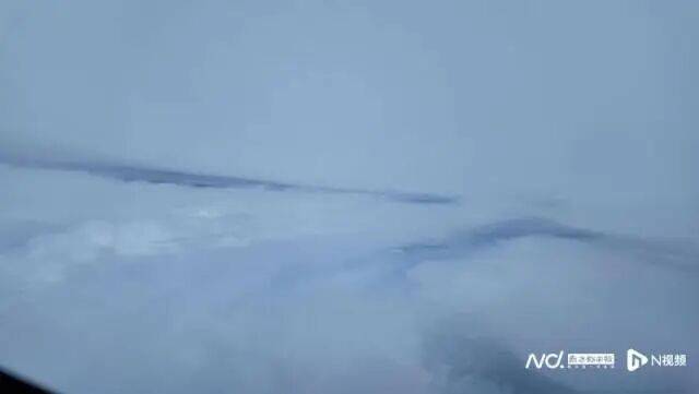 香港一架飞机勇闯风眼核心,拍摄到“桦加沙”内部结构