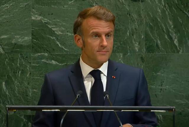 特朗普1小时“骂”遍全球，称中国资助战争，马克龙当场“回怼”