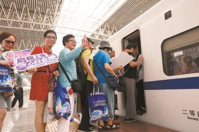 从上海西站出发沿着沪宁去旅行