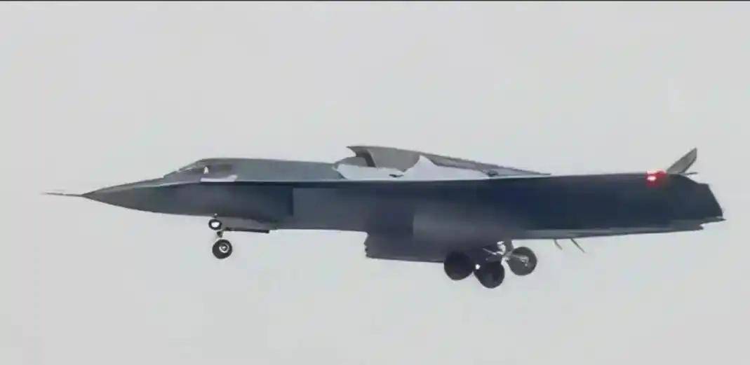 歼-36是隐身轰炸机?印媒:世界首款六代机,美国F-47在三年后飞