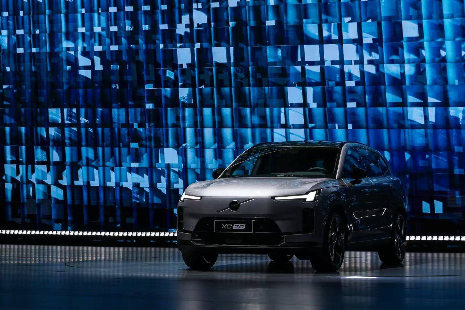 “豪华插混第一车”,比预售便宜3万元,26.99万元起的沃尔沃XC70能否突围?