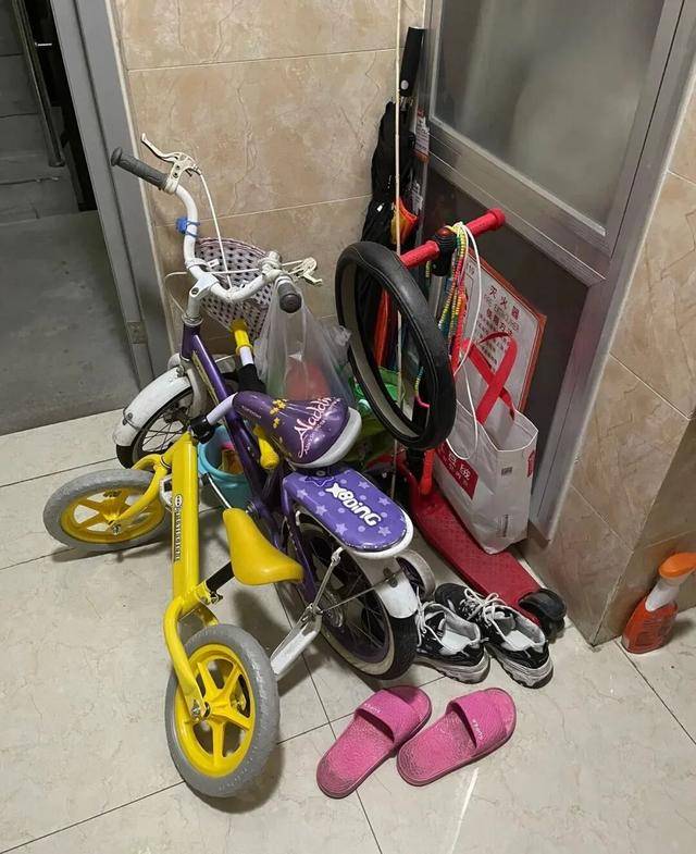 物业“不让门口放鞋子”,门口放鞋柜违法吗?