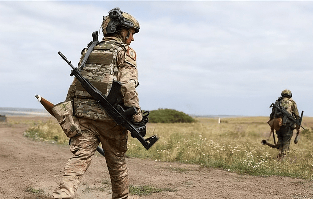 经过一千天激烈战斗，俄军终于发现乌军真正弱点：一夜之间成功切断顿巴斯铁路