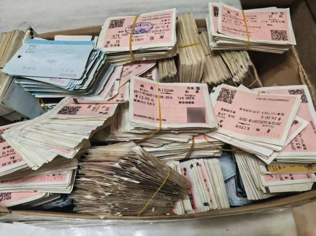 纸质火车票退场,每道折痕里都藏着远方、爱情与山河记忆