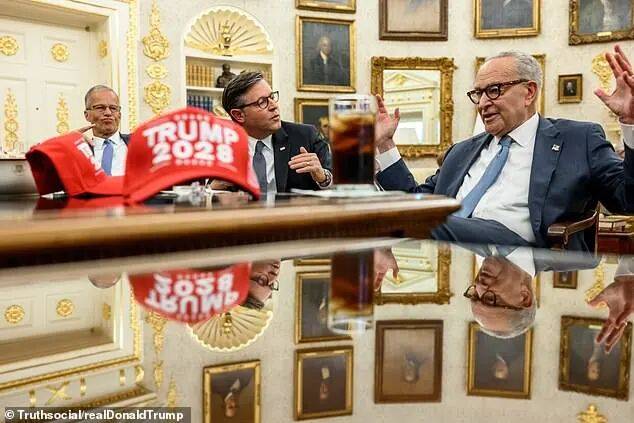 笑死!美国政府关门,公务员为爱发电!妮可·基德曼20年婚姻再破裂,背后竟是…