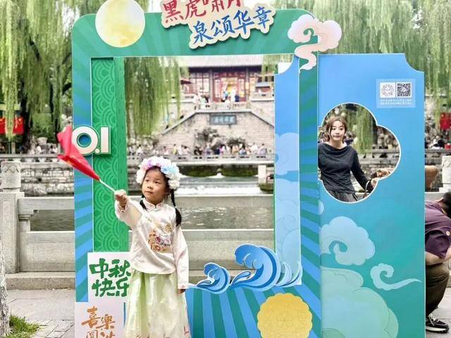 秋色满城 历下有约丨护城河畔美出圈!解锁历下限定秋日浪漫