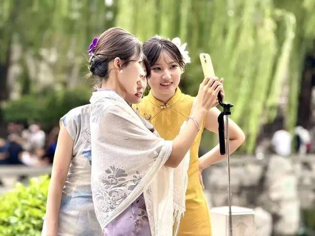 秋色满城 历下有约丨护城河畔美出圈!解锁历下限定秋日浪漫