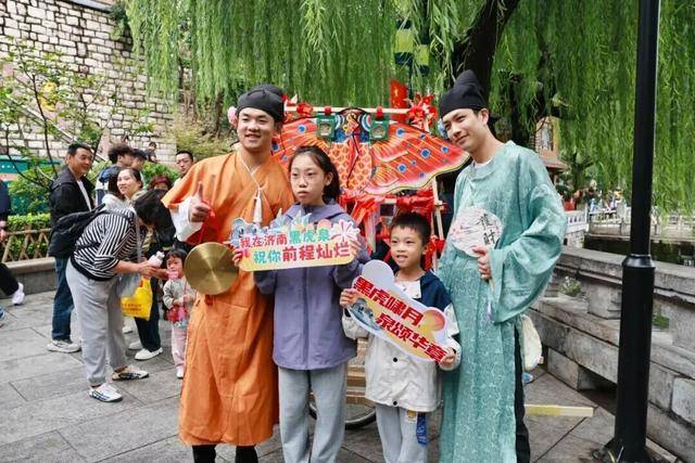 秋色满城 历下有约丨护城河畔美出圈!解锁历下限定秋日浪漫