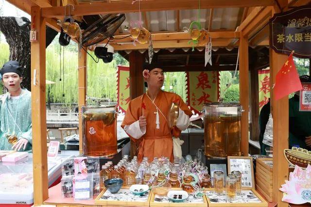 秋色满城 历下有约丨护城河畔美出圈!解锁历下限定秋日浪漫