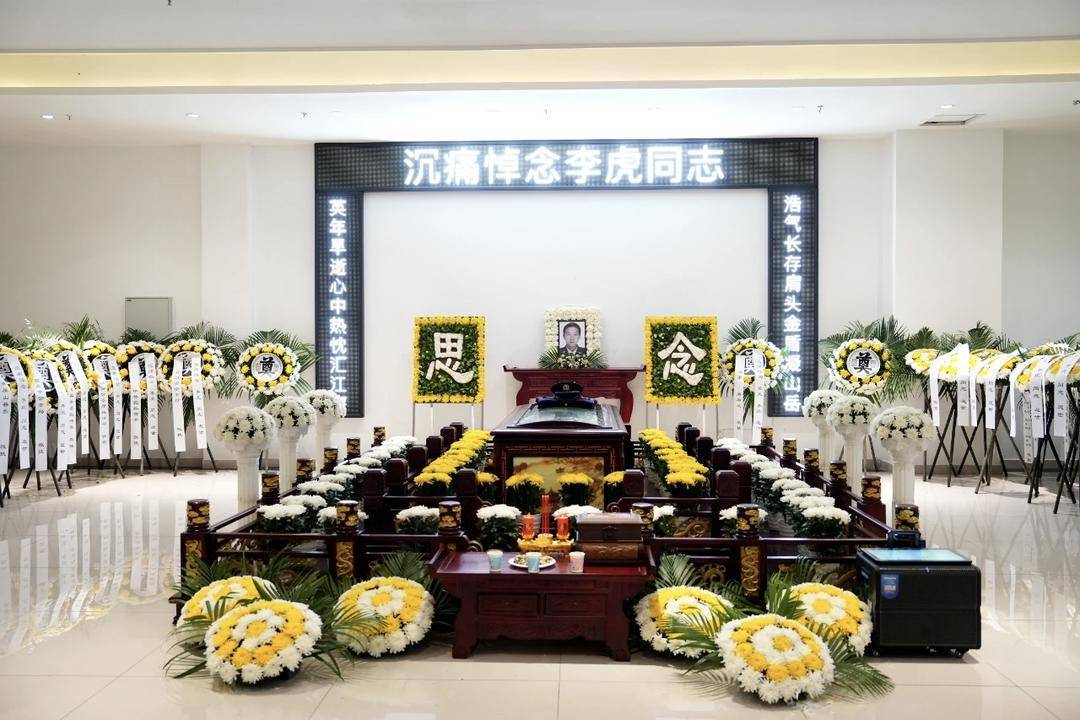 含泪送别！四川屏山县公安局副局长李虎办案途中坠江牺牲：“怕个啥，干就是！”是他的口头禅