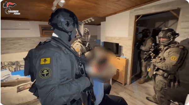 凯特患癌竟因辉瑞疫苗?伦敦4万被盗手机直飞香港,比贩毒暴利产业链曝光…