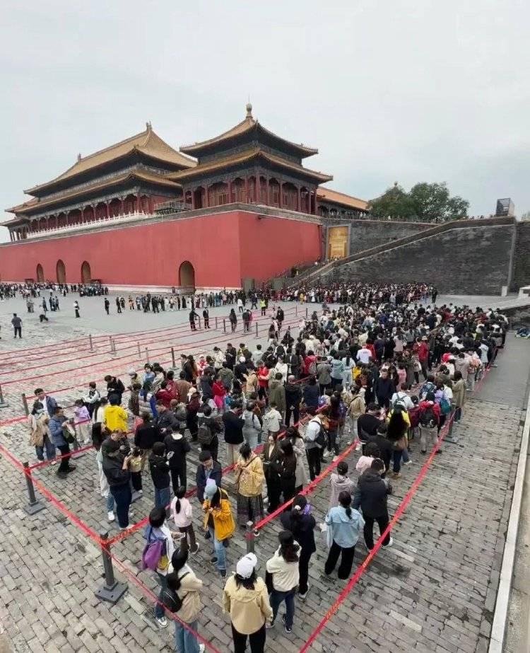 有游客反映参观故宫百年展排队长达9小时？故宫回应