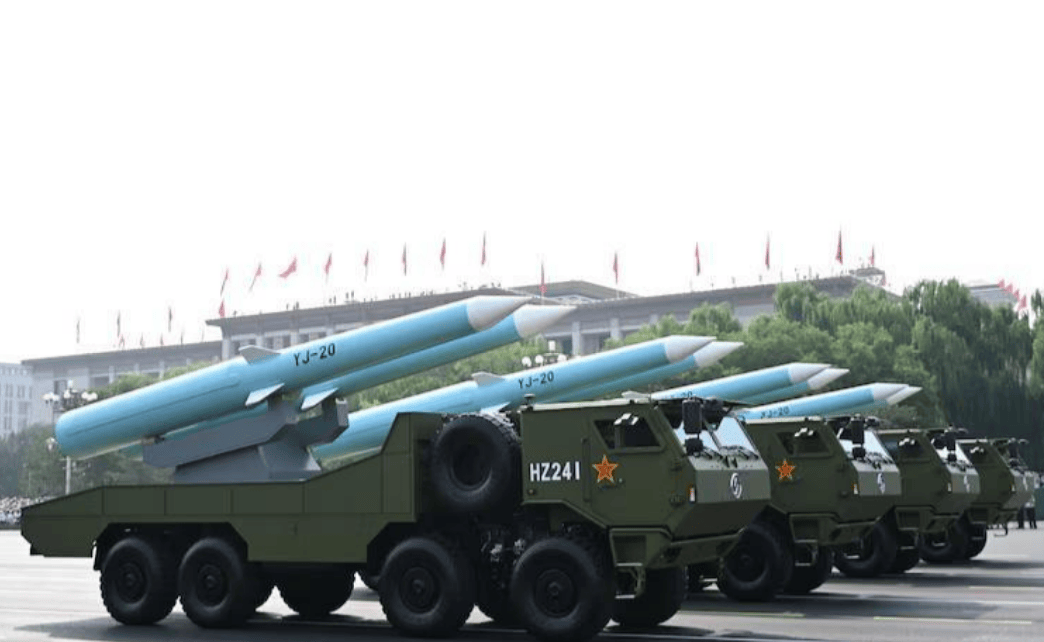 中美海军正面交锋?中国海军055大驱与美航母编队狭路相逢,双方都进入舰炮打击范围