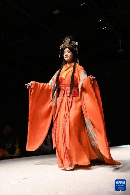 敦煌文化火出圈 《又见敦煌》人气旺