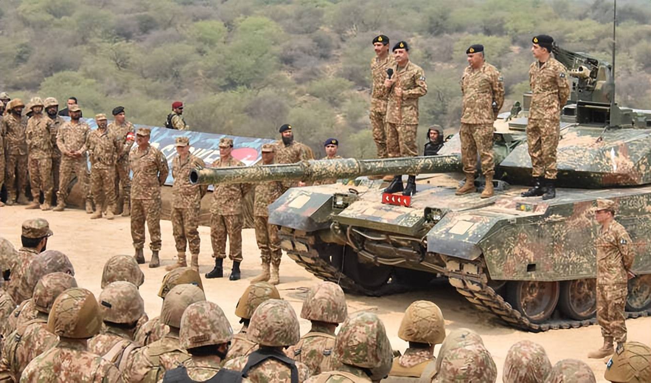 终于被巴铁打疼了，阿富汗将袭击枭龙和歼-10，特朗普喊话他要管