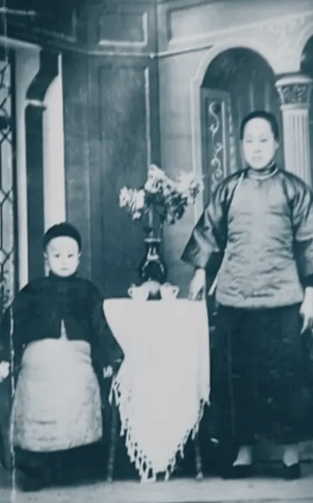 103岁杨振宁去世,象牙塔倒塌