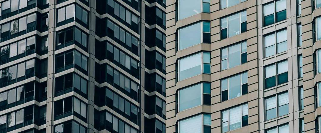 上纬新材复牌后跌停：股票价格与基本面背离，公司称继续推进要约收购