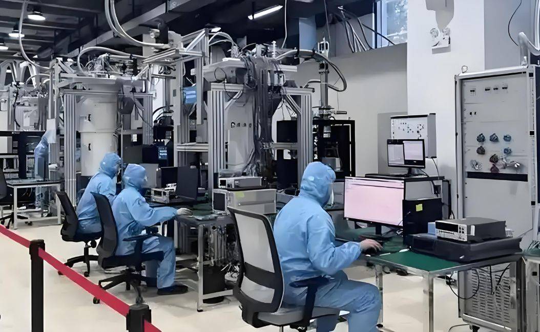 大快人心!美国的对华“芯片战争”,终于重伤自己