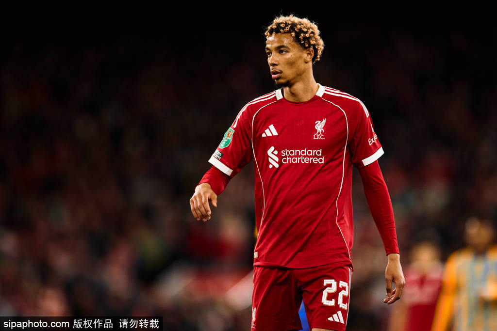 连续两场了！推特球迷晒图热议：萨拉赫不传维尔茨🤨