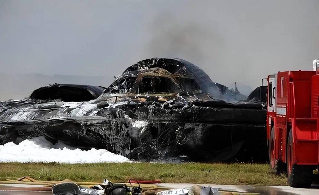 被中国新试飞的无人机吓到了？特朗普：美国要再造20架B-2轰炸机