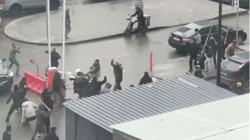 外媒：莫斯科街头发生大规模斗殴，80多人被带往警察局接受调查